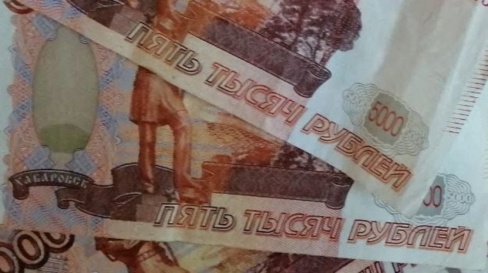 Житель Северодвинска украл с карты несовершеннолетней 20 тысяч рублей